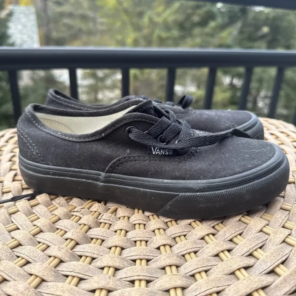 VANS Sneakers Youth Black Lace-Up Shoe Size 1.5 US Kids UK 1.0 Boys Girls Skids